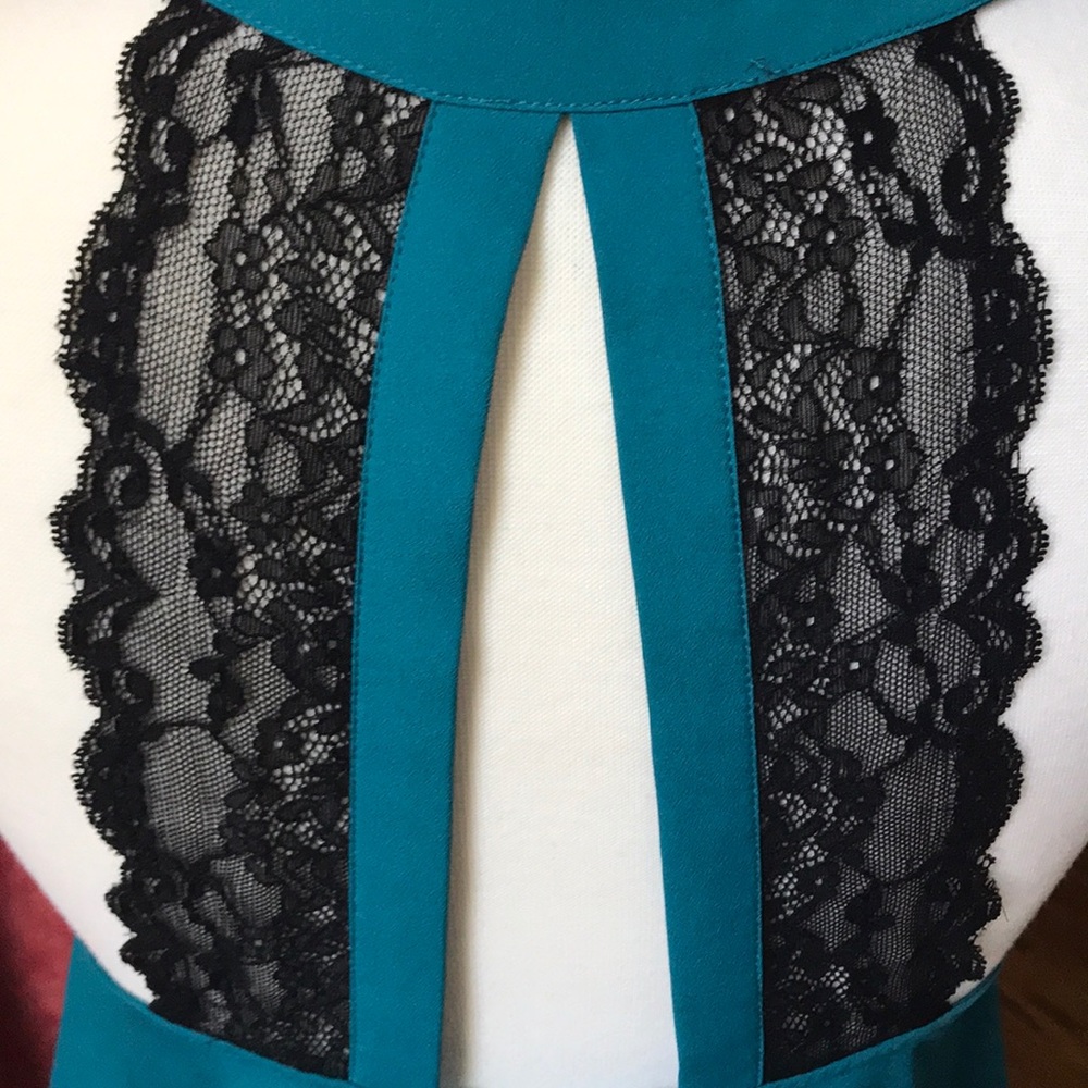 {BCBGeneration} ‘Blue Bird’ Ruffled Top 🖤💙💚 - Picture 4 of 6